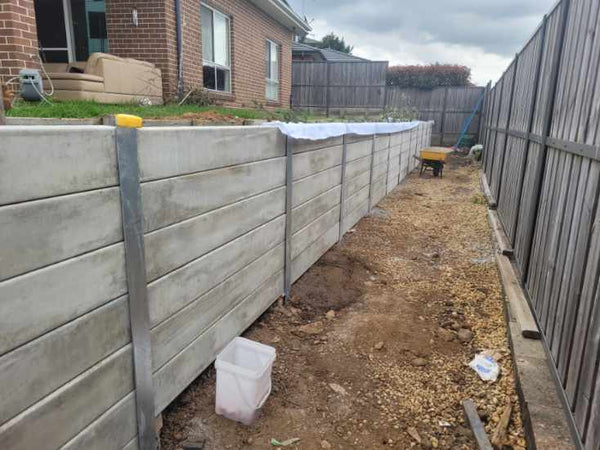 Smooth face concrete sleepers for constructions