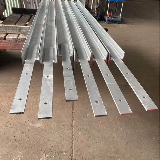 Fence Brackets for Retaining Wall Galvanised Post